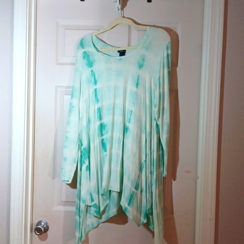 RUE + 2X GREEN WHITE TIE DYE SHARK TOOTH BOTTOM LONG SLEEVE DRESS